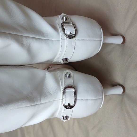 Shoe Dazzle White Boots Size: 7 NIB - Picture 5 of 8